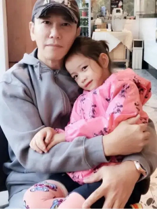 娶内地媳妇的10位港星，儿女双全，被传婚变，都是自己的选择