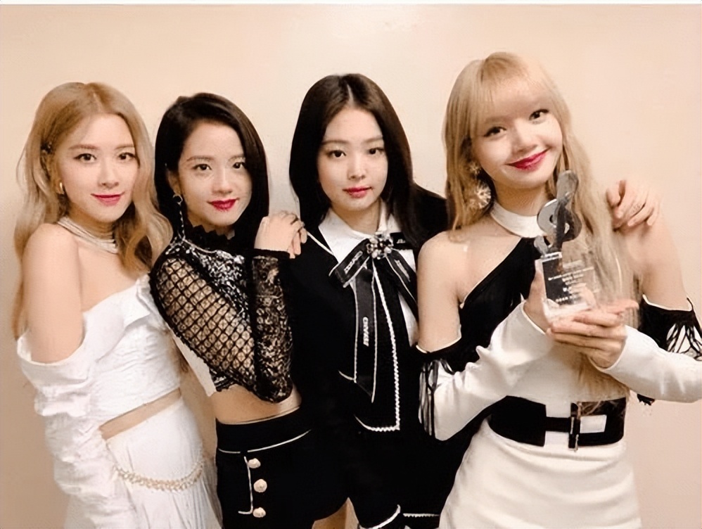 权志龙取关Jennie两人疑分手