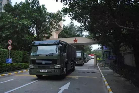 跟深港汽车连老司机上路：看看他们眼中的香港什么样