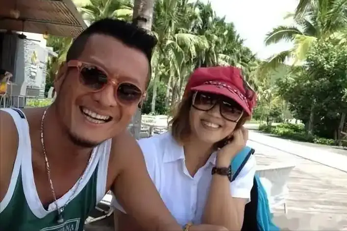 61岁孙兴官宣婚讯,与同居1月的前妻三度复合,富婆女友体面成全