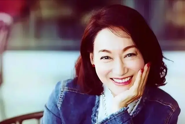 61岁孙兴官宣婚讯,与同居1月的前妻三度复合,富婆女友体面成全