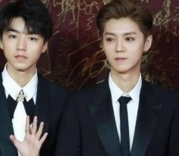 难怪大家说合影要远离鹿晗，本以为是玩笑话，看到照片就懂了！