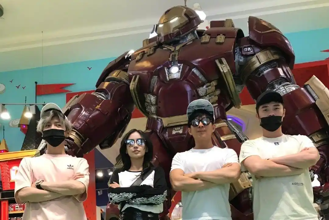 难怪大家说合影要远离鹿晗，本以为是玩笑话，看到照片就懂了！