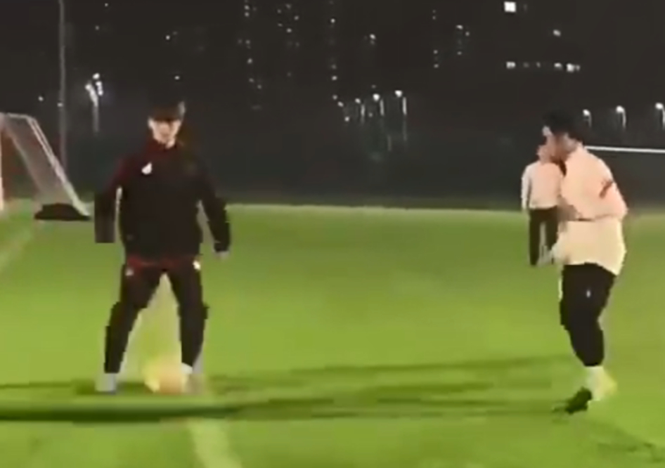 鹿晗踢球近照曝光，帅气中带点油腻，评论区反串黑：肖战才是顶流