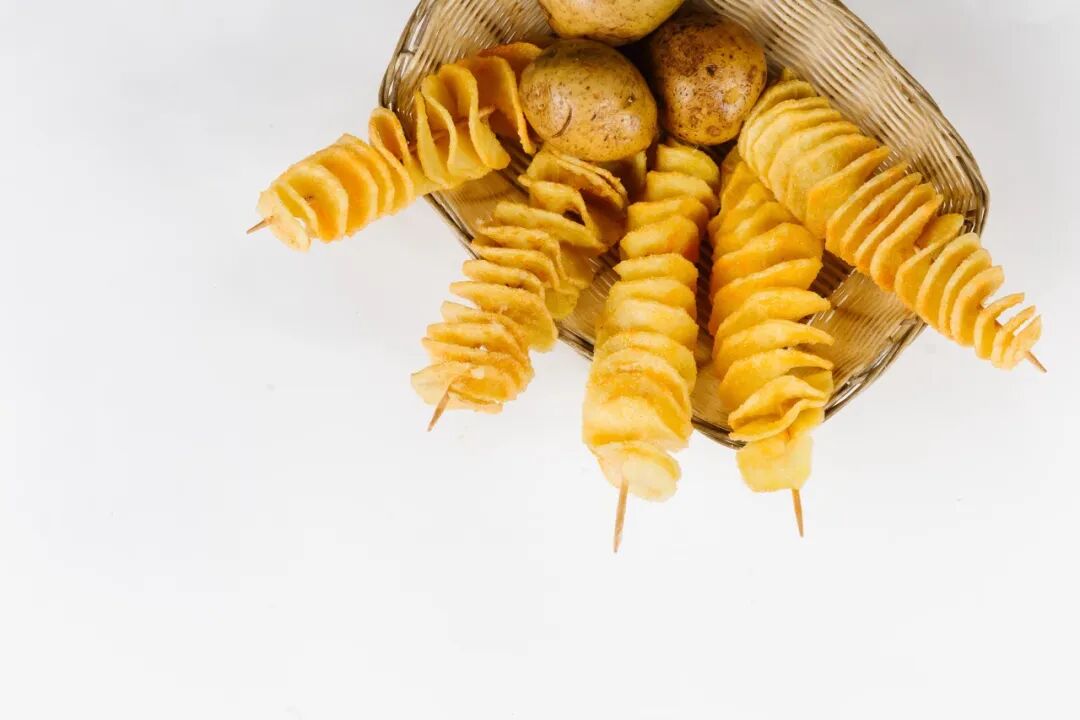 还在用薯条蘸番茄酱吃？看完这些“暗黑”薯条料理，你会沉默