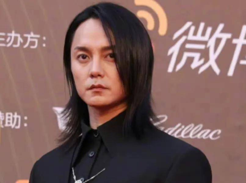 8位男星男生女相，有的越来越娇俏，有的成油腻大叔，长发遭人嫌