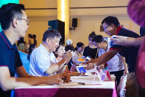 上海书展·新书｜一场新概念，记载半部青春文学史