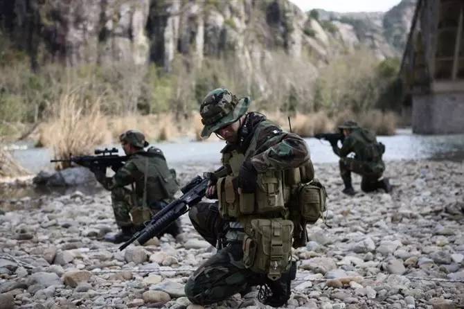 【JMedia】中国特色的真人CS“鄙视链”，你属于哪一阶层？