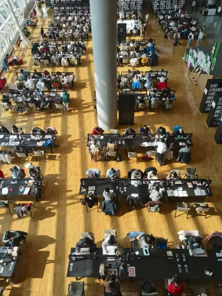 《全民阅读促进条例》施行，让书香浸润城市每一个角落，听听代表委员怎么说｜2026上海两会