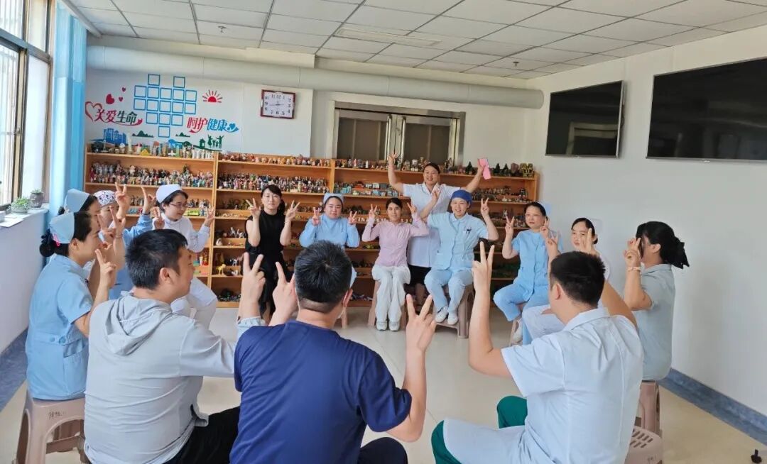 心灵减压，快乐同行——护理部联合心理门诊共同开展团体心理辅导活动