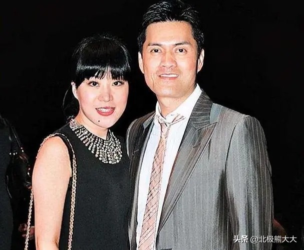 “夫凭妻贵”吕良伟：三婚娶贵州富婆一飞冲天，至少能少奋斗50年