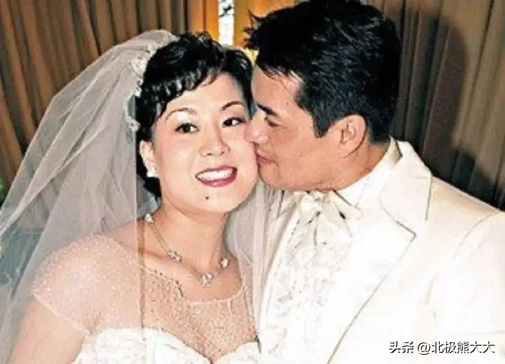 “夫凭妻贵”吕良伟：三婚娶贵州富婆一飞冲天，至少能少奋斗50年