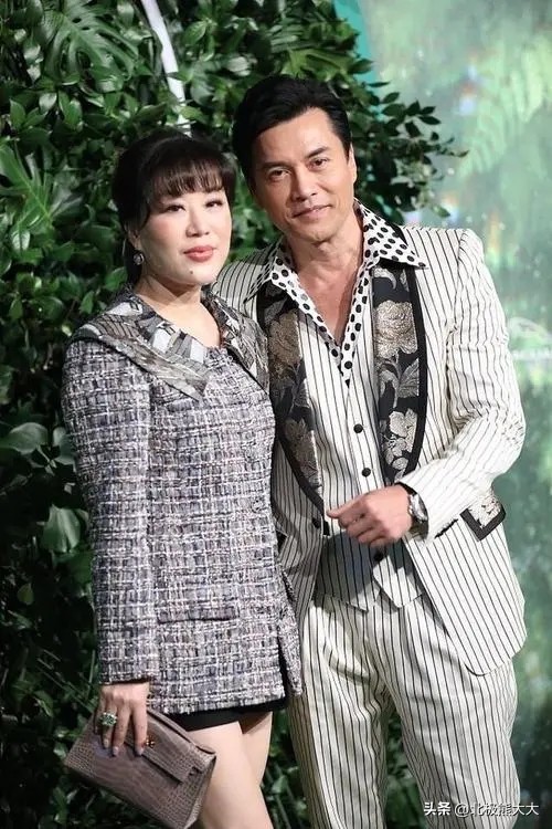 “夫凭妻贵”吕良伟：三婚娶贵州富婆一飞冲天，至少能少奋斗50年