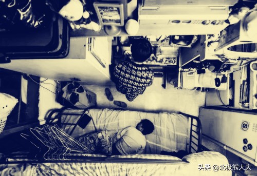 “夫凭妻贵”吕良伟：三婚娶贵州富婆一飞冲天，至少能少奋斗50年