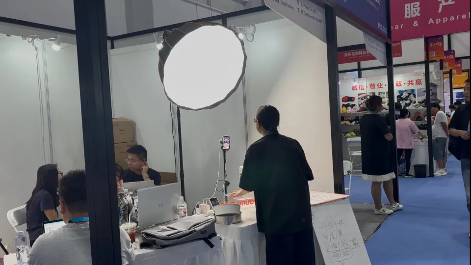 我在杭州跨博会看到，外贸爆单工厂却不敢扩产