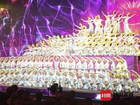 “春晚最牛观众” 来自哈尔滨的“笑脸哥”霸屏春晚19年