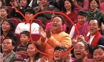 春晚最牛观众笑脸哥缺席 托李咏弄门票无果