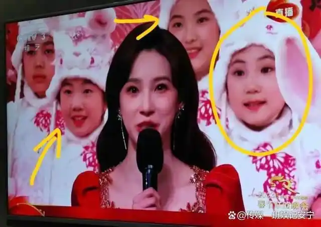 春晚“假笑”哥真人身份被扒,吉林歌舞团帅哥,领导回应不是假笑