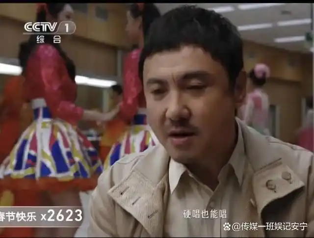 春晚“假笑”哥真人身份被扒,吉林歌舞团帅哥,领导回应不是假笑