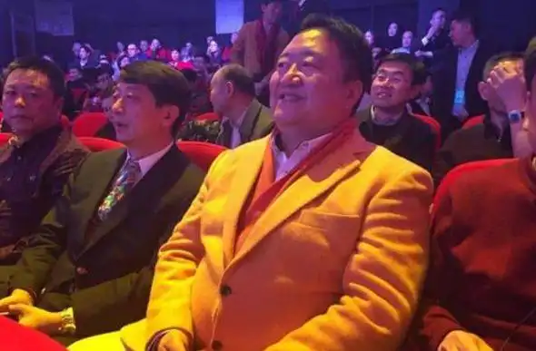 春晚最牛“钉子户”,笑坐春晚观众席19年,网友:怎么年年都有他