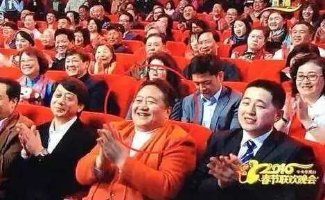 春晚最牛“钉子户”,笑坐春晚观众席19年,网友:怎么年年都有他