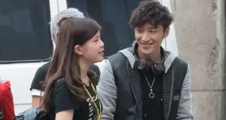 遇到心仪的女神不敢搭讪？我来教你一招吧