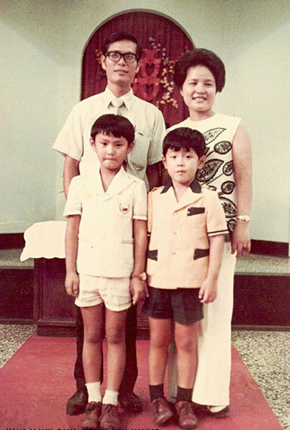 “情痴”张信哲:55岁仍未婚,他的破碎爱情就像一首带泪的情歌