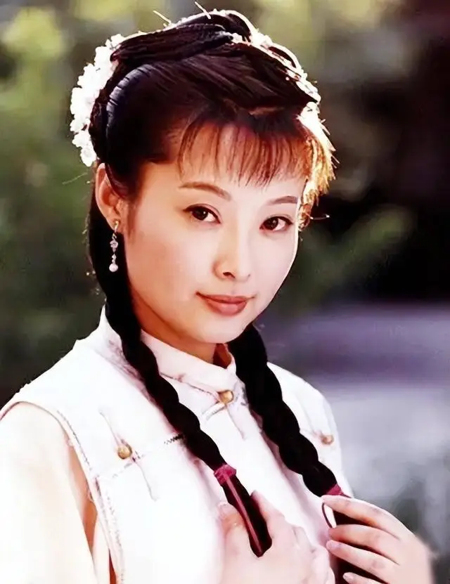 袁立与他同居12年，将美好的年华给了他，他却选择和张怡宁结婚