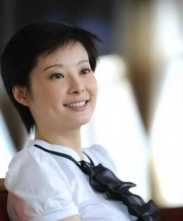 袁立与他同居12年，将美好的年华给了他，他却选择和张怡宁结婚