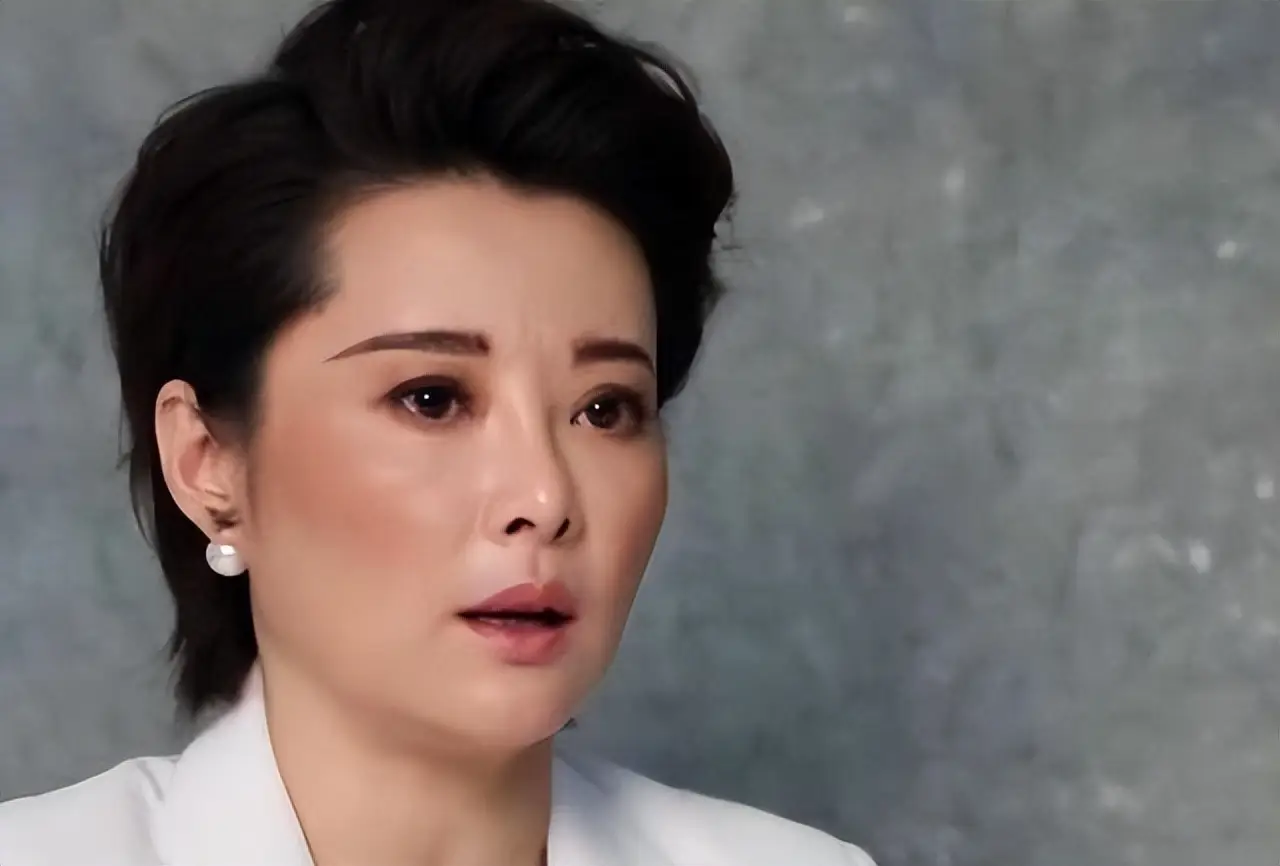 袁立与他同居12年，将美好的年华给了他，他却选择和张怡宁结婚