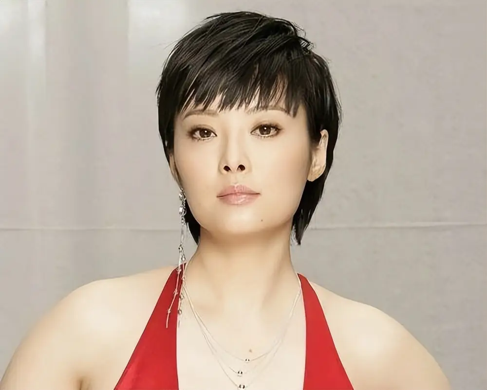 袁立与他同居12年，将美好的年华给了他，他却选择和张怡宁结婚