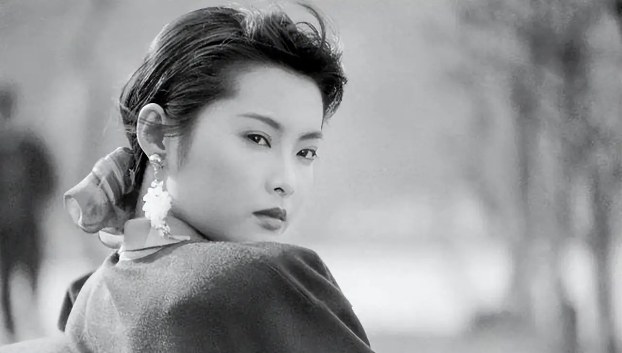 袁立与他同居12年，将美好的年华给了他，他却选择和张怡宁结婚