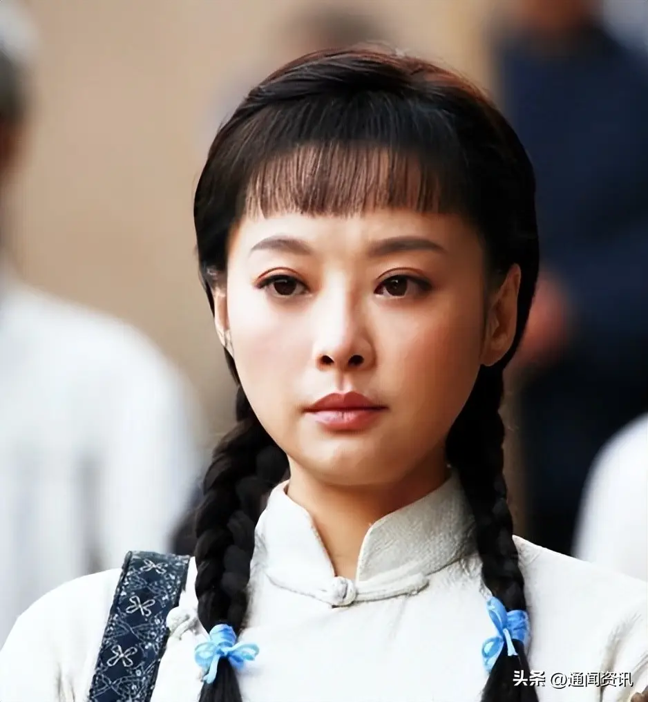 袁立的悲哀：与富豪同居12年不结婚，今3婚嫁诗人50岁无儿无女