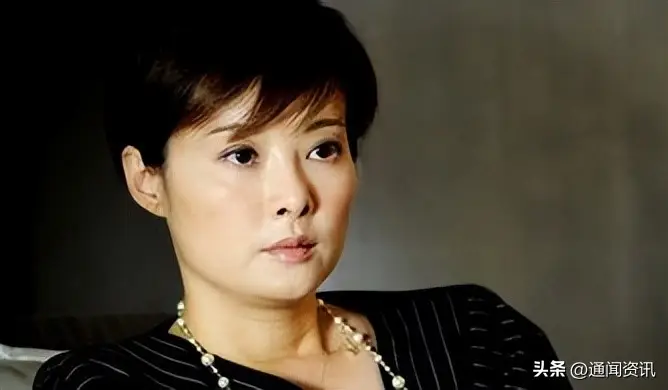 袁立的悲哀：与富豪同居12年不结婚，今3婚嫁诗人50岁无儿无女