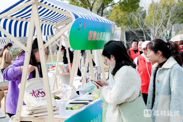 多元形式吸引近万学生求职!南京栖霞举办2023高校毕业生招聘会