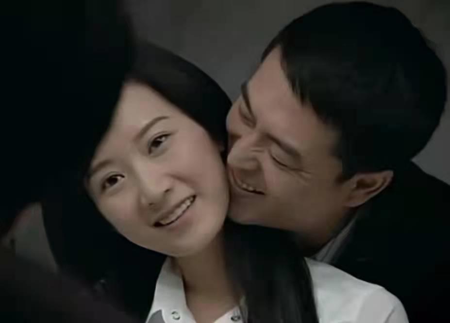 重温《蜗居》原著才懂,为啥42岁的宋思明对25岁的海藻如此痴迷?
