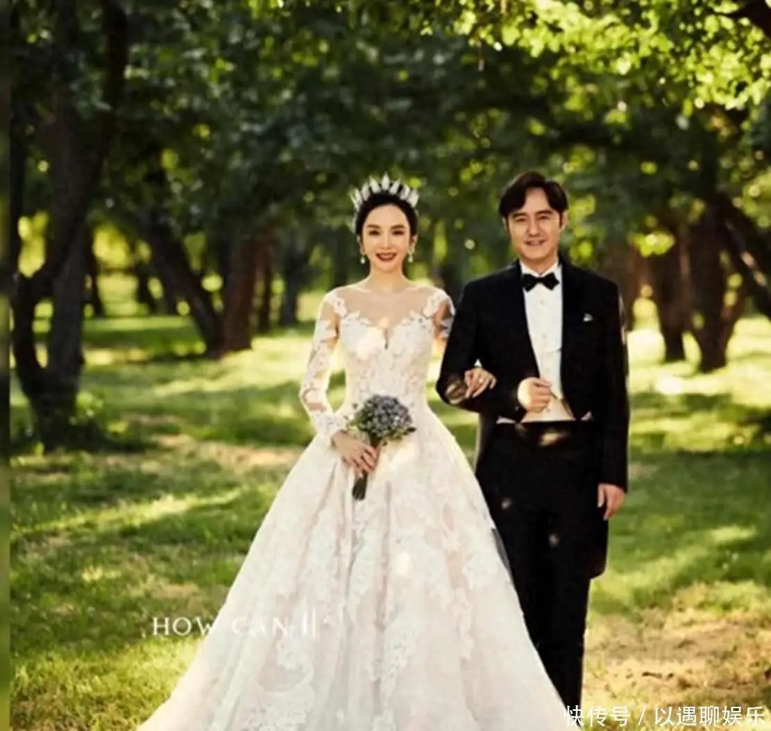 冯雷被误认单身十年,婚纱照曝光引热议,低调婚姻藏秘密