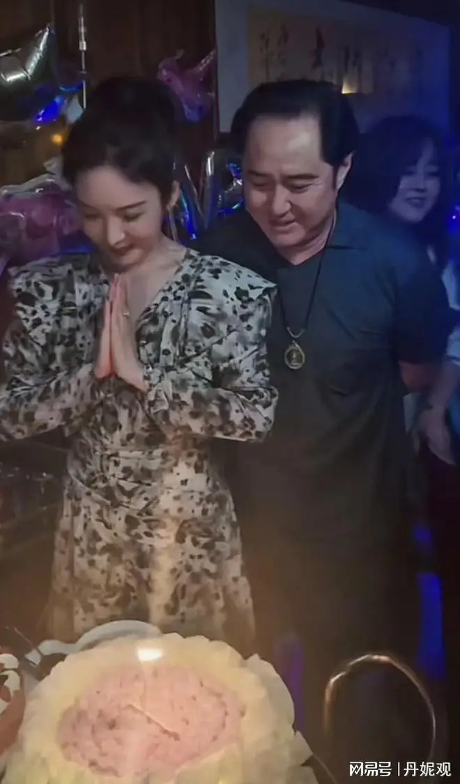 戏里结了九次婚,终于33岁来了一次真的,老公大她9岁演技也超好