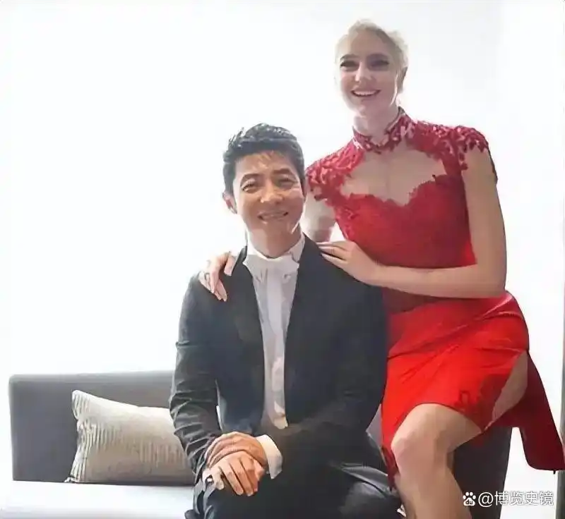央视颜值天花板涂经纬,与撒贝宁同居 4 年转身嫁富商,今现状令人唏嘘