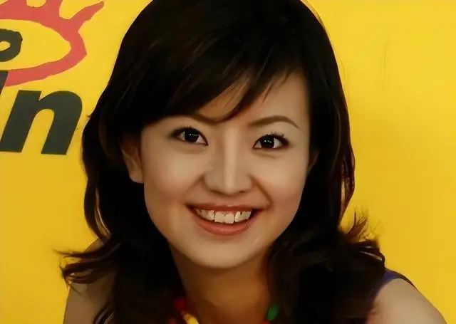 和撒贝宁同居四年,却转身投入富豪怀抱,没想到如今竟沦落至此
