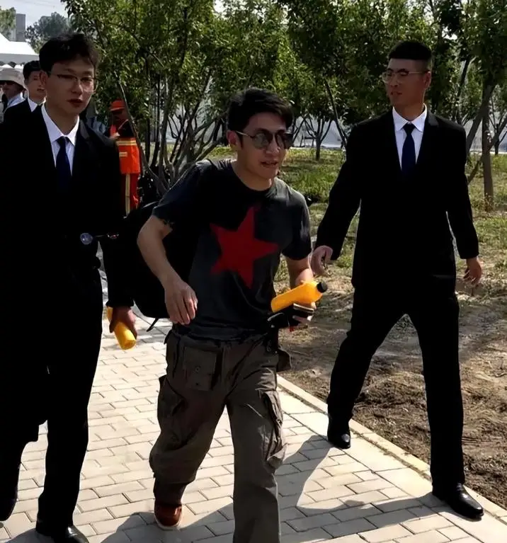 和撒贝宁同居四年后,投入富豪怀抱,涂经纬如今的下场不值得同情