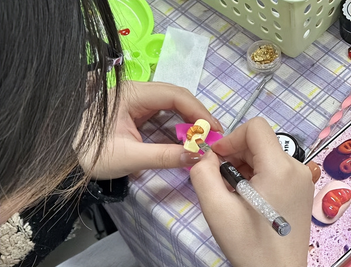 沈阳美甲美睫学校推荐 揭秘统丽美甲美睫培训费用