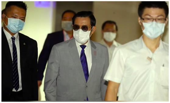 批蔡英文把台湾推到战争边缘后被民进党当局“反击”,马英九:代表我们打到了要害