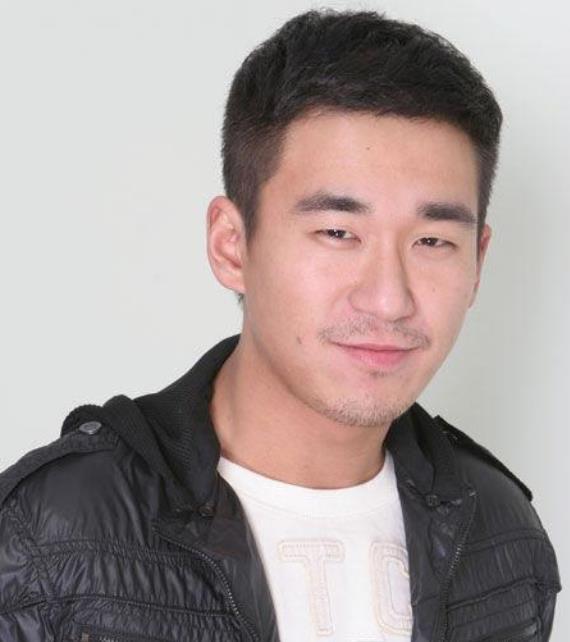 她是张国立前妻,单身后单身31年,亲生儿子是她一生的痛