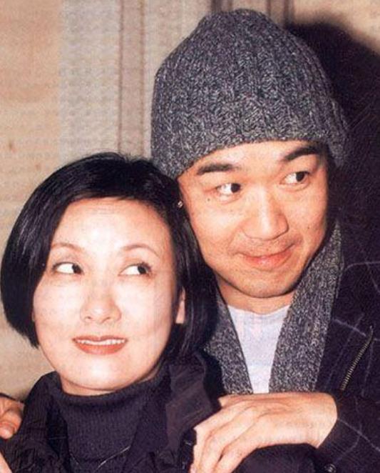 她是张国立前妻,单身后单身31年,亲生儿子是她一生的痛
