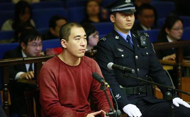 她是张国立前妻,单身后单身31年,亲生儿子是她一生的痛