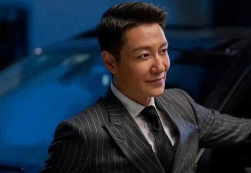 49岁李宗翰近况：坚持不婚不育，如今与母亲相依为命到处旅游
