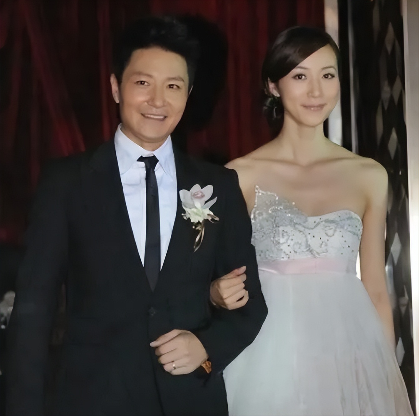 好男人李宗翰，49岁未婚未育，坚决不送母亲进养老院与其相依为命