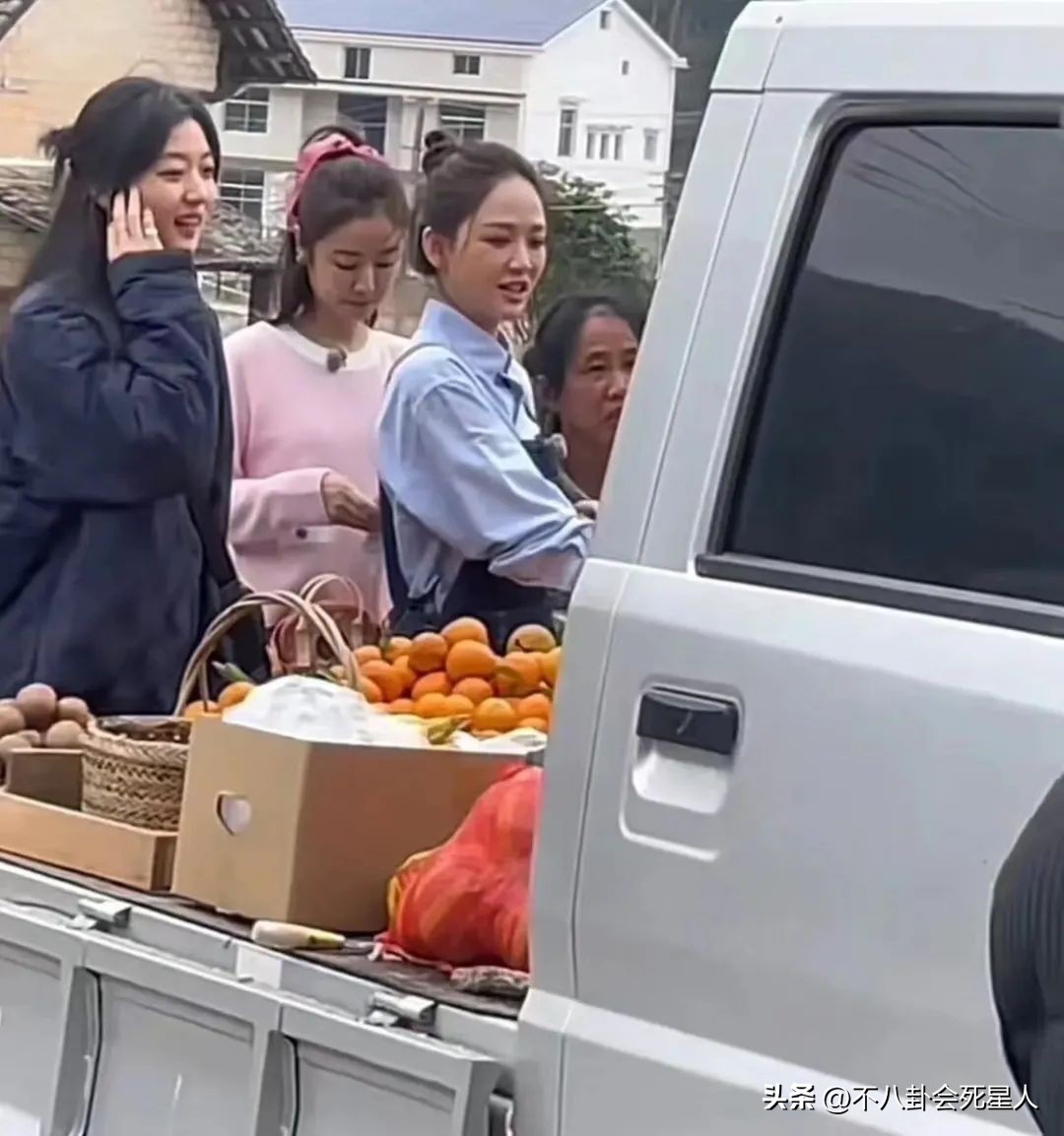 霍建华林心如结婚7年，两人近照曝光，活成了“相反”的样子