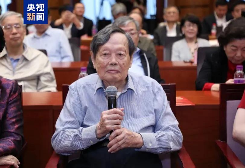 痛悼！杨振宁今日病逝，享年103岁
